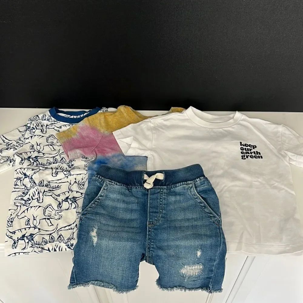 Toddler Gap Bundle of 3 t-shirts and 1 denim shorts